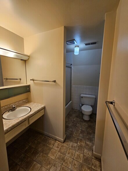 Building Photo - 2740 University Ave