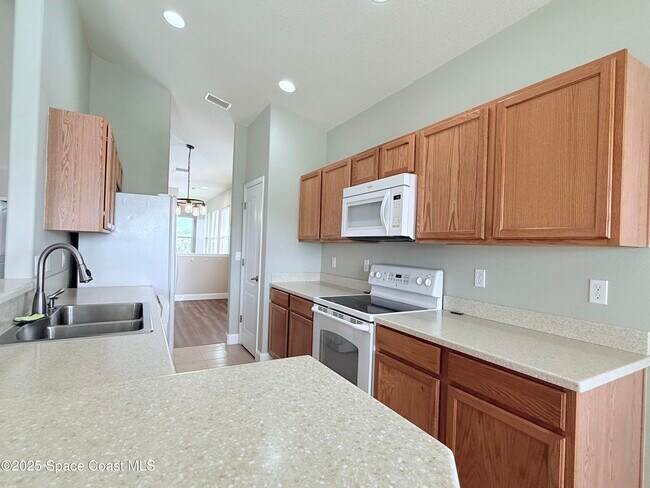 Building Photo - 3900 Playa Del Sol Dr