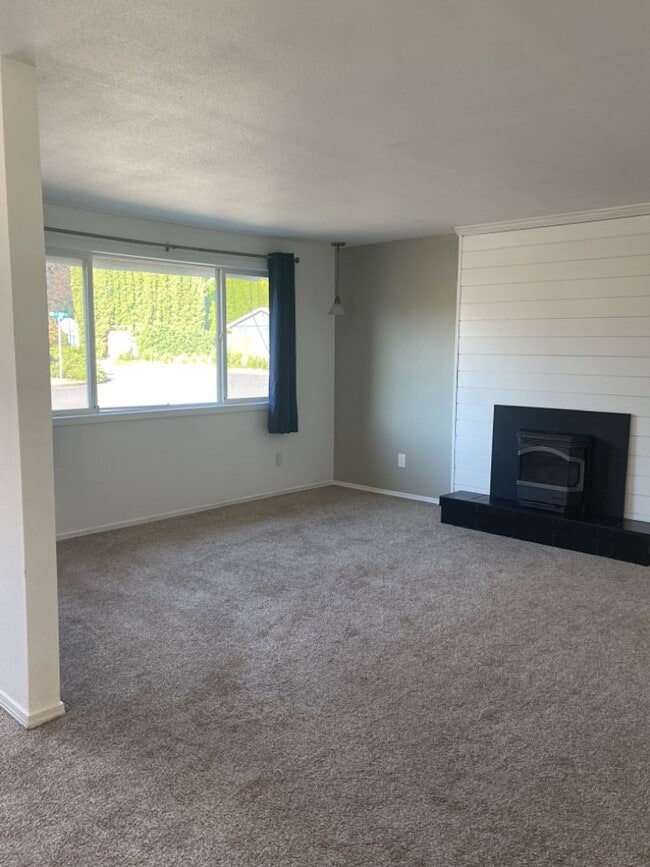 Building Photo - !!!COMING SOON!!! Three Bedroom Ranch in O...