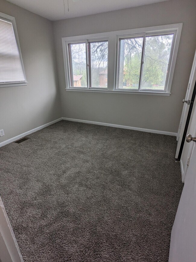 Building Photo - 1709 D Ville Dr