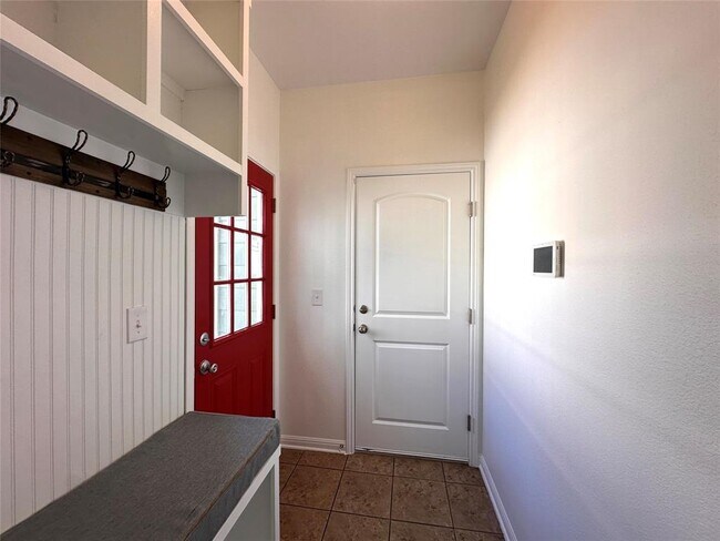Building Photo - 1020 Nevarez