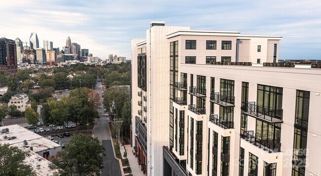 Building Photo - 2025 Cleveland Ave