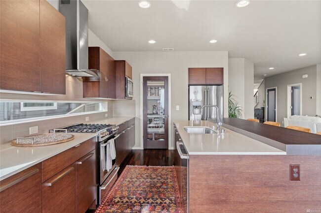 Building Photo - Beautiful 4 bed/2.5 bath dream home in Mon...