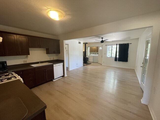 Building Photo - 119 S Paseo Del Flag