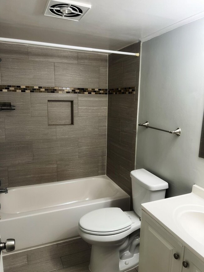 Building Photo - 2 Bed 1 Bath Bladensburg, MD