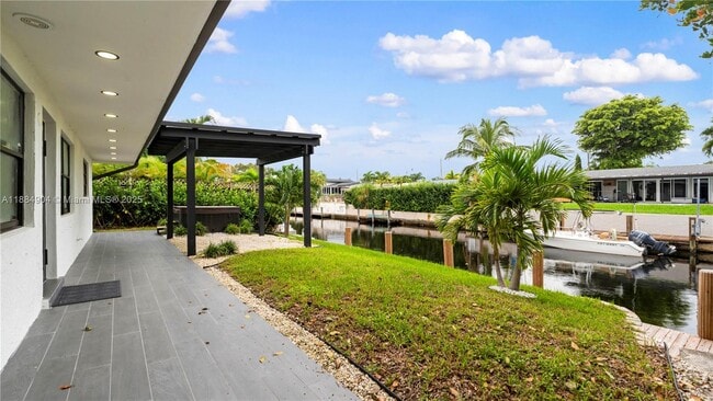 Building Photo - 2413 Gulfstream Ln