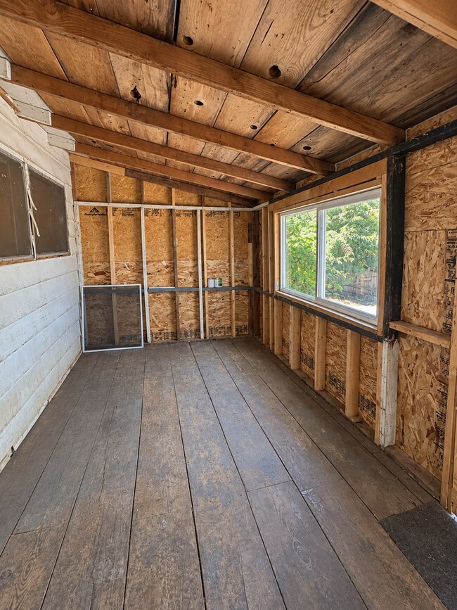 Building Photo - 721 W Della St