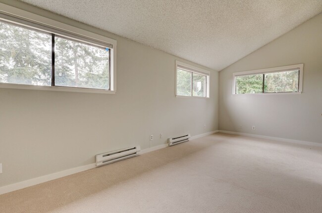 Building Photo - 3 Bedroom Condo on West Beach Bluffs