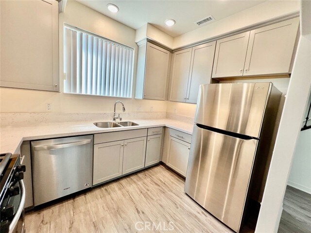 Building Photo - 9124 Huntington Dr