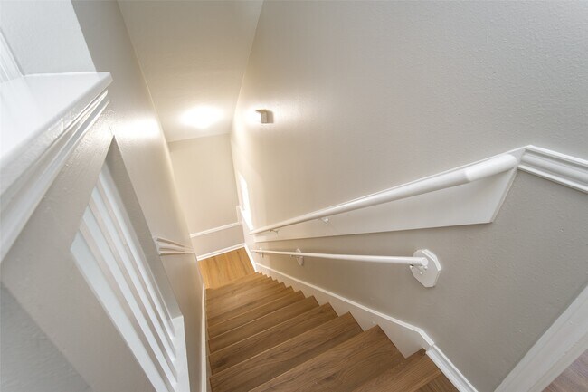 Building Photo - 7706 Eldergrove Ln