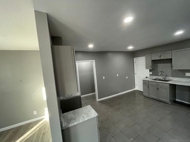 Primary Photo - 431 Dixwell Ave