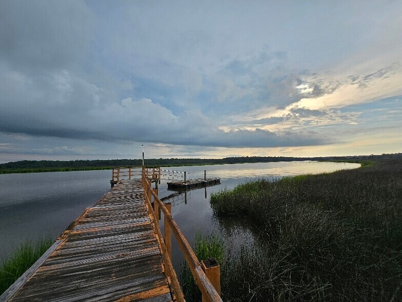 Building Photo - 4599 Palm View Cir