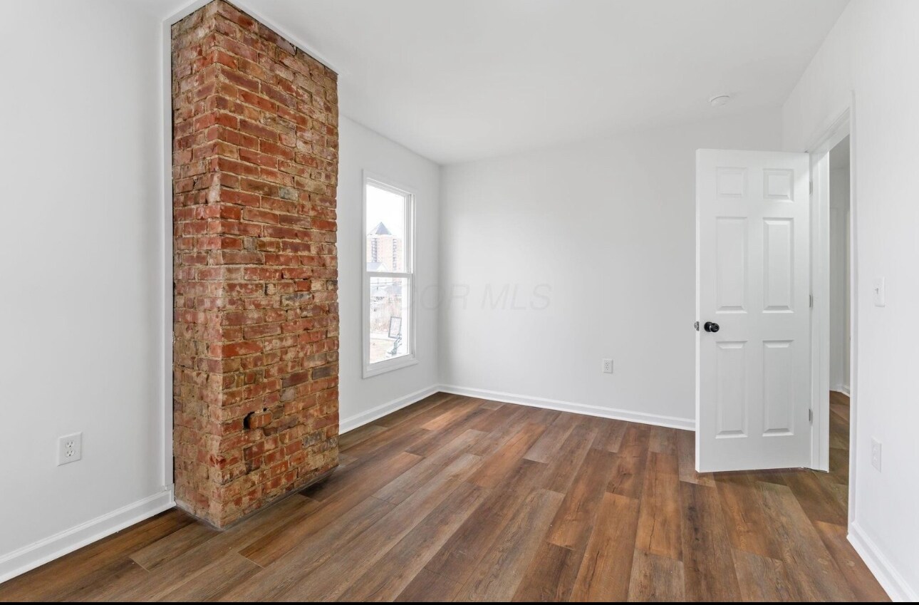 Building Photo - 466 N Garfield Ave