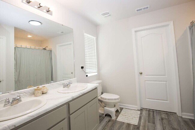 Building Photo - "Charming 3-Bed Oasis with 2.5 Baths on Century Lane, Cameron – Spacious 1744 sq. ft. Retreat!"