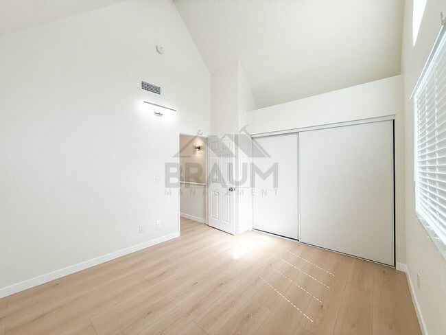 Building Photo - 14257 Friar St