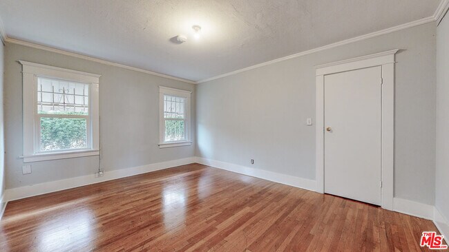 Building Photo - 1438 S Norton Ave