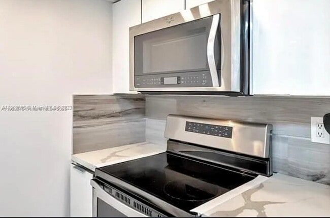 Building Photo - 1717 N Bayshore Dr