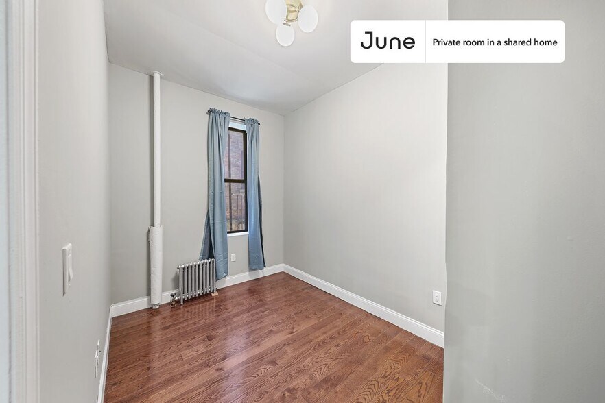 Building Photo - Private bedroom in 4 bed/1.5 bath Home
