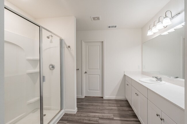 Building Photo - Like new 4 bedroom 2.5 bath in Villages of...