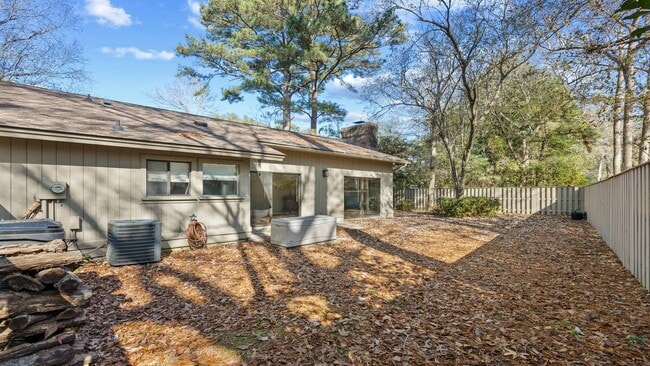 Building Photo - 904 Dogwood Ct