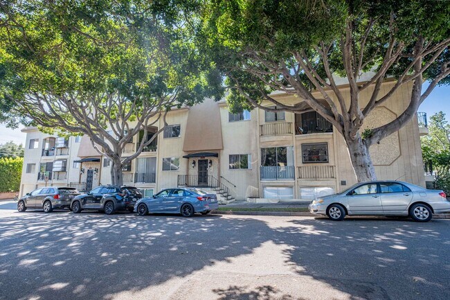 Building Photo - Spacious 1 bed 1 bath apartment in Santa Monica!