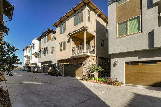 Building Photo - MODERN LUXURY IN SCENIC COMMUNICATIONS HILL LIGHT-FILLED INTERIORS WITH GREENBELT VIEWS