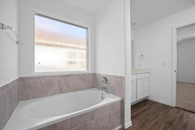Building Photo - 329 Escondido Cir