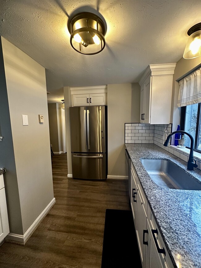 Building Photo - 22 Essex Grn Dr