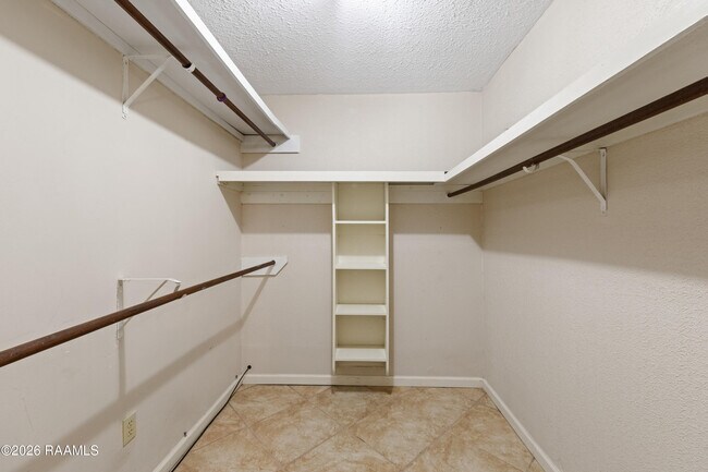 Building Photo - 101 Wisteria Dr