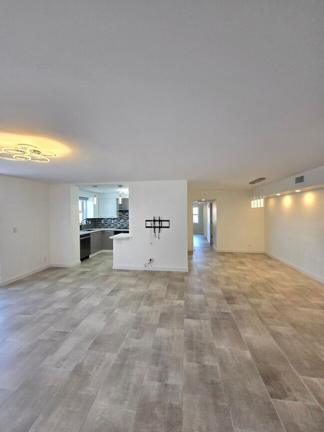 Building Photo - 137 Golden Isles Dr