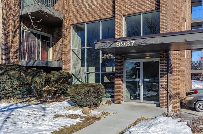 Building Photo - 9937 S Cicero Ave