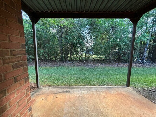 Building Photo - 324 N Ross St