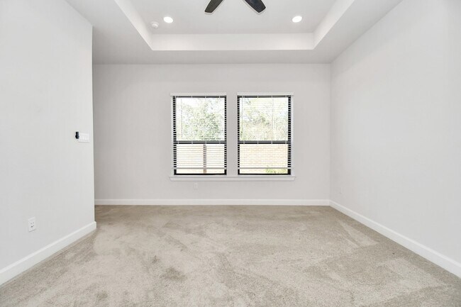 Building Photo - 1535 Park Path Dr