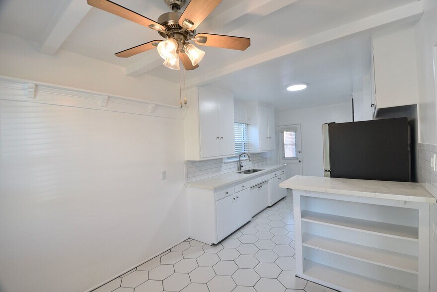 Building Photo - 5220 Radford Ave