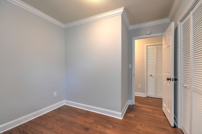 Building Photo - 2708 Schumway Dr