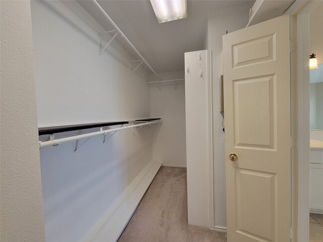 Building Photo - 7020 Goldenrod Dr