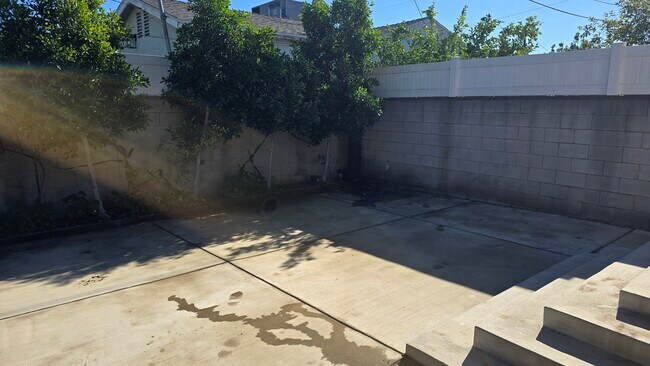 Building Photo - 6504 Tujunga Ave