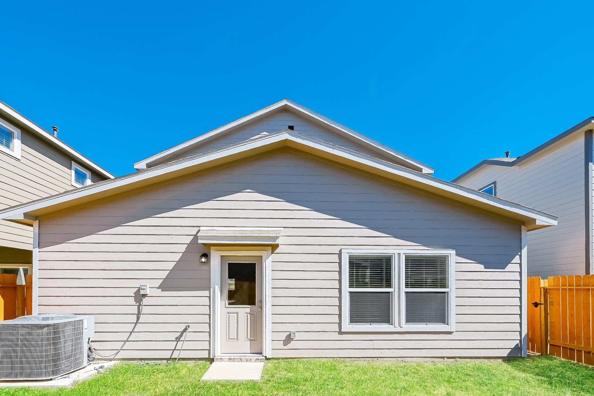 Building Photo - 7939 Cypress Country Dr