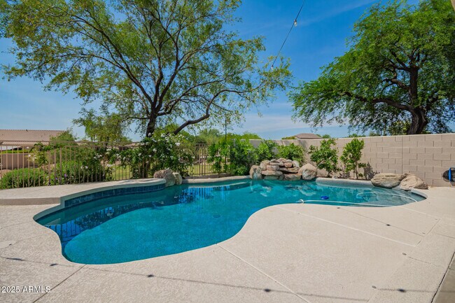 Building Photo - 7701 E Buteo Dr