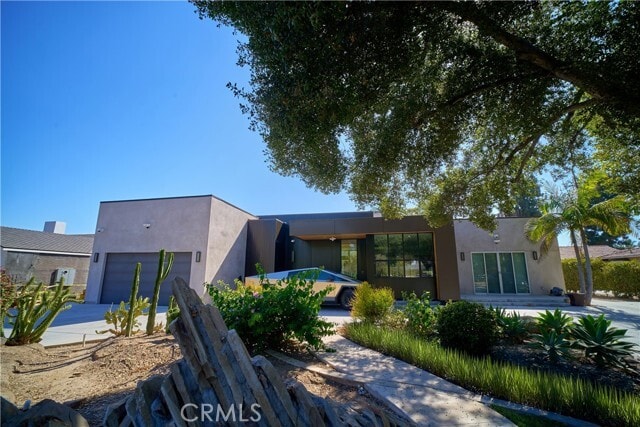 Building Photo - 1119 N Crestview Dr