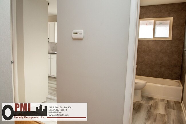 Building Photo - 820 S 38th St