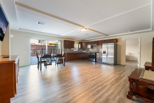 Building Photo - 4 bedroom home, 4 bathrooms,  with a fully self  contained casita with a 3 car garage