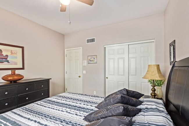 Building Photo - Gorgeous Winter Retreat - Fully Furnished