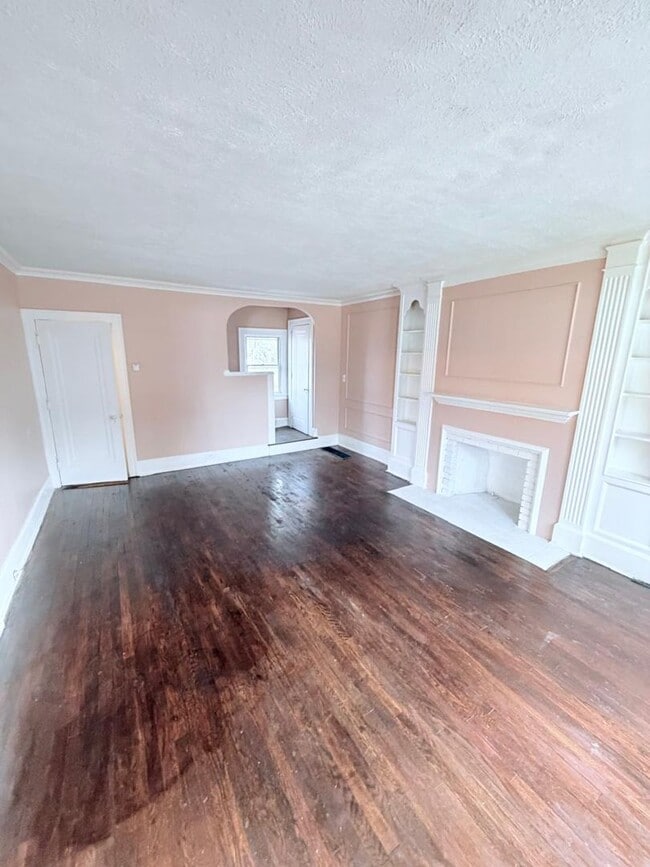 Building Photo - Spacious 4-Bedroom Single-Family Home with 2-Car Garage in Cleveland Heights