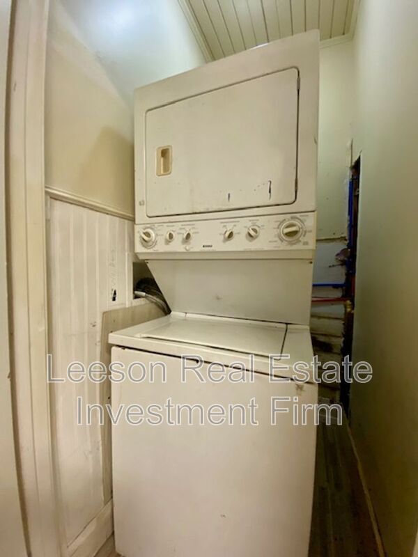 Building Photo - 649 Merrick St