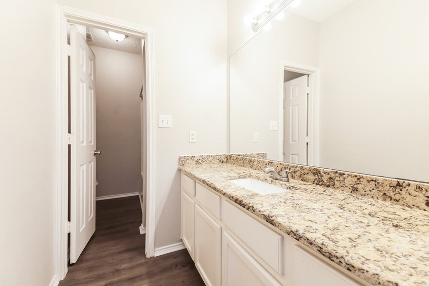 Building Photo - 2325 Wildwood Ln