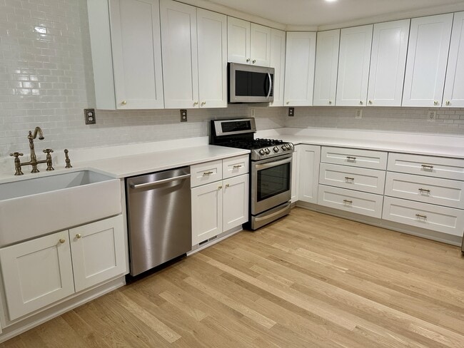 Building Photo - 2739 Woodley Pl