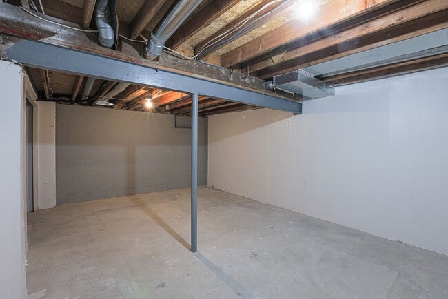 Building Photo - 17 Pocasset Ct