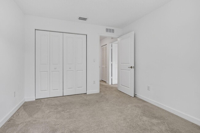 Building Photo - 4408 Hemlock Dr