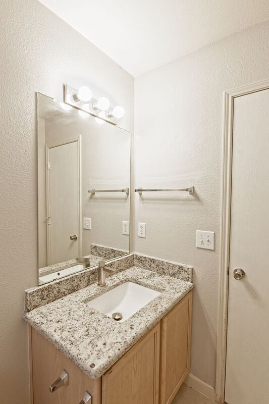 Building Photo - 2309 Mallard Dr